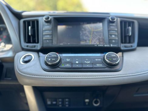 Used 2017 Toyota RAV4 Limited FWD image 11