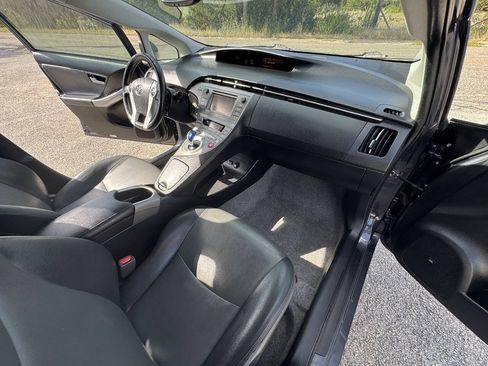 Used 2014 Toyota Prius Four FWD image 27
