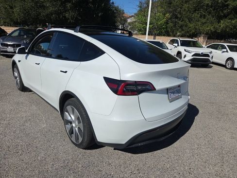 Used 2021 Tesla Model Y Long Range AWD/4WD image 3