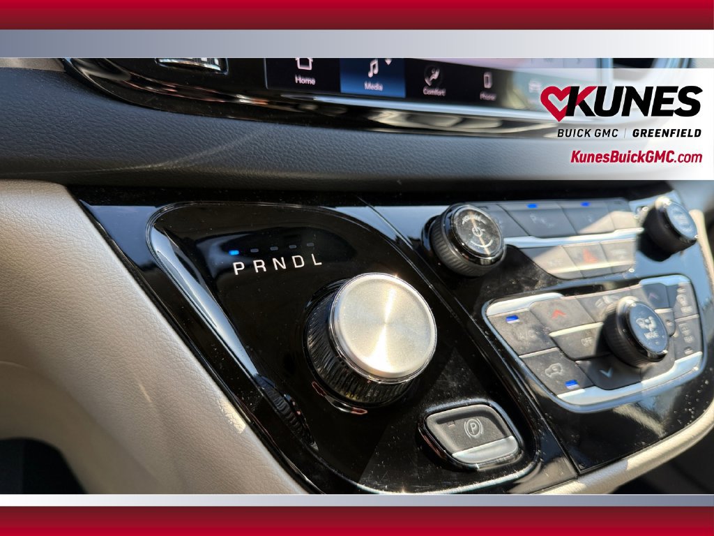 Used 2023 Chrysler Pacifica Touring-L FWD image 29