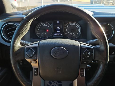 Used 2019 Toyota Tacoma TRD Sport image 18