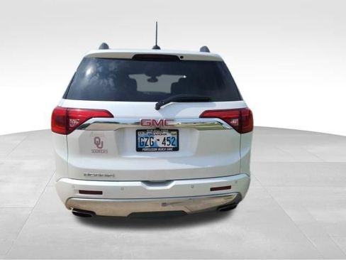 Used 2018 GMC Acadia Denali w/ Technology Package FWD image 4
