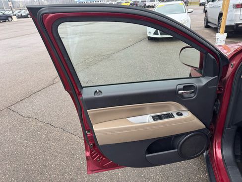 Used 2016 Jeep Compass High Altitude image 15