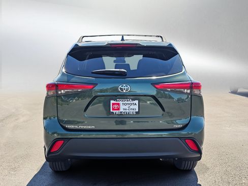 Used 2023 Toyota Highlander L AWD/4WD image 4