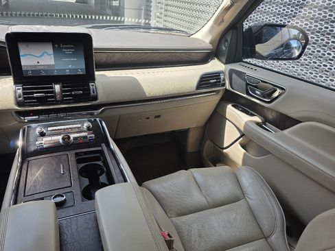 Used 2018 Lincoln Navigator L Select AWD/4WD image 15