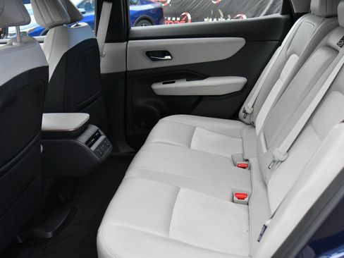 Used 2023 Nissan Ariya FWD image 40