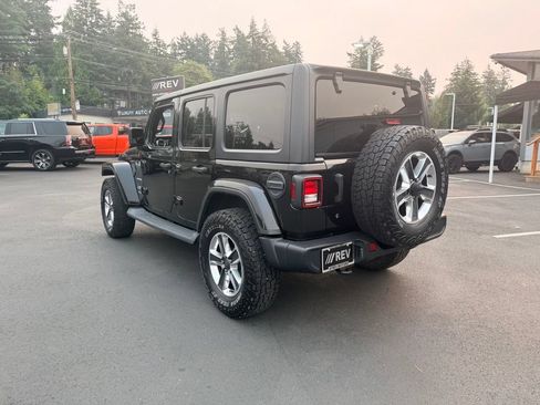Used 2019 Jeep Wrangler Unlimited Sahara w/ Uconnect 4C Nav & Sound Group AWD/4WD image 3