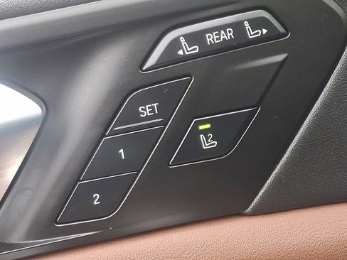 Certified 2024 BMW X7 xDrive40i image 27