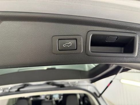 Used 2016 Subaru Forester 2.5i Limited AWD/4WD image 10