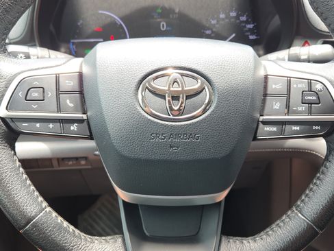 Certified 2021 Toyota Sienna XLE FWD image 27