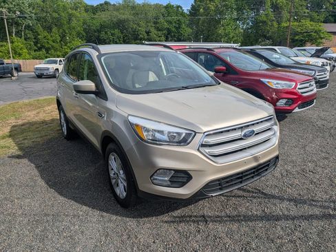 Used 2018 Ford Escape SE w/ SE Sync 3 Package AWD/4WD image 1