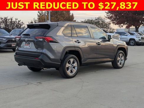Used 2022 Toyota RAV4 XLE w/ Convenience Package image 5