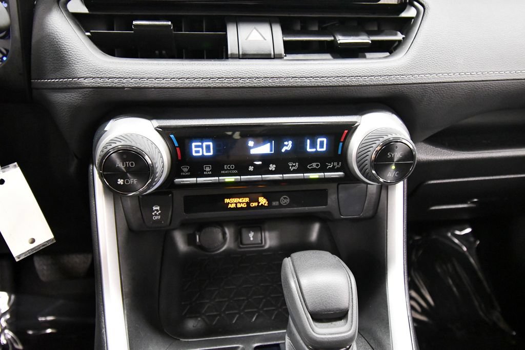 Used 2022 Toyota RAV4 LE AWD/4WD image 25
