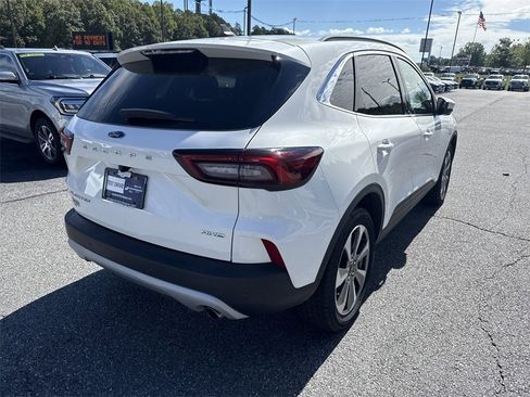 Used 2023 Ford Escape Platinum image 7