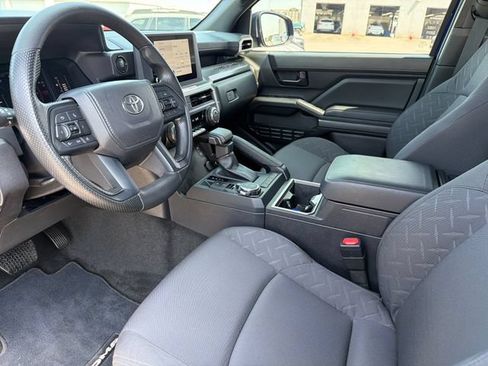 Used 2025 Toyota Tacoma SR5 AWD/4WD image 18