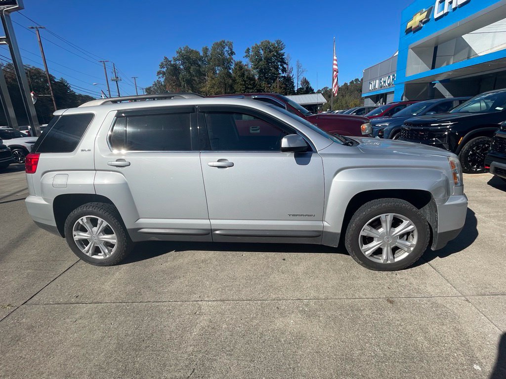 Used 2017 GMC Terrain SLE w/ Driver Alert Package I AWD/4WD image 4