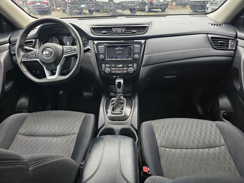 Used 2019 Nissan Rogue SV image 16