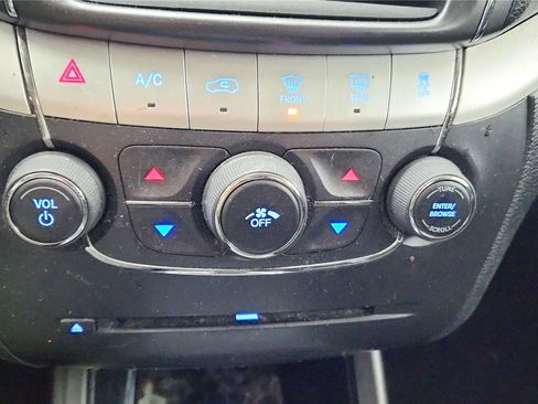 Used 2020 Dodge Journey SE image 32