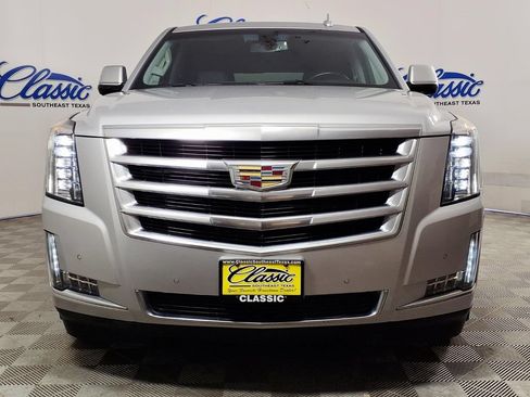 Used 2018 Cadillac Escalade 2WD image 3