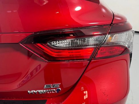 Used 2021 Toyota Camry SE w/ Cold Weather Package FWD image 7