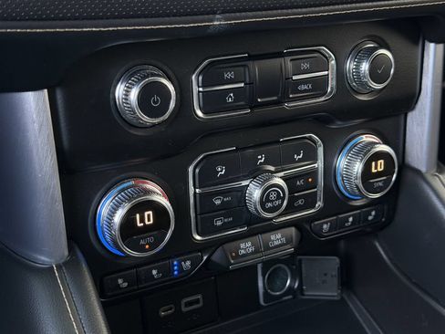 Used 2021 GMC Yukon SLT w/ SLT Luxury Plus Package AWD/4WD image 21