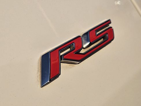 Used 2023 Chevrolet Traverse RS image 14