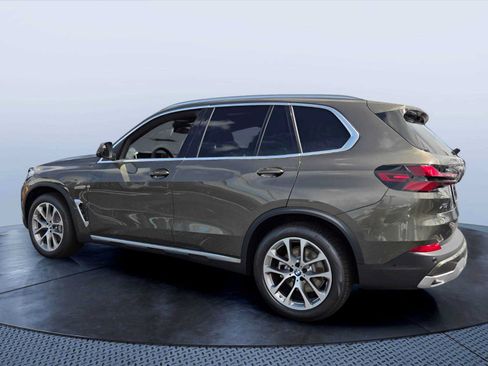 New 2026 BMW X5 xDrive40i w/ Premium Package AWD/4WD image 4