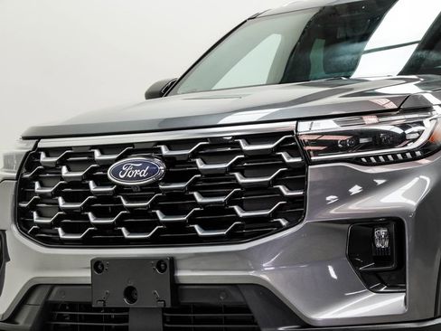 Used 2025 Ford Explorer Platinum w/ LUX Leather Package AWD/4WD image 2