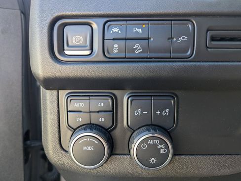 Used 2022 Chevrolet Suburban Premier AWD/4WD image 17
