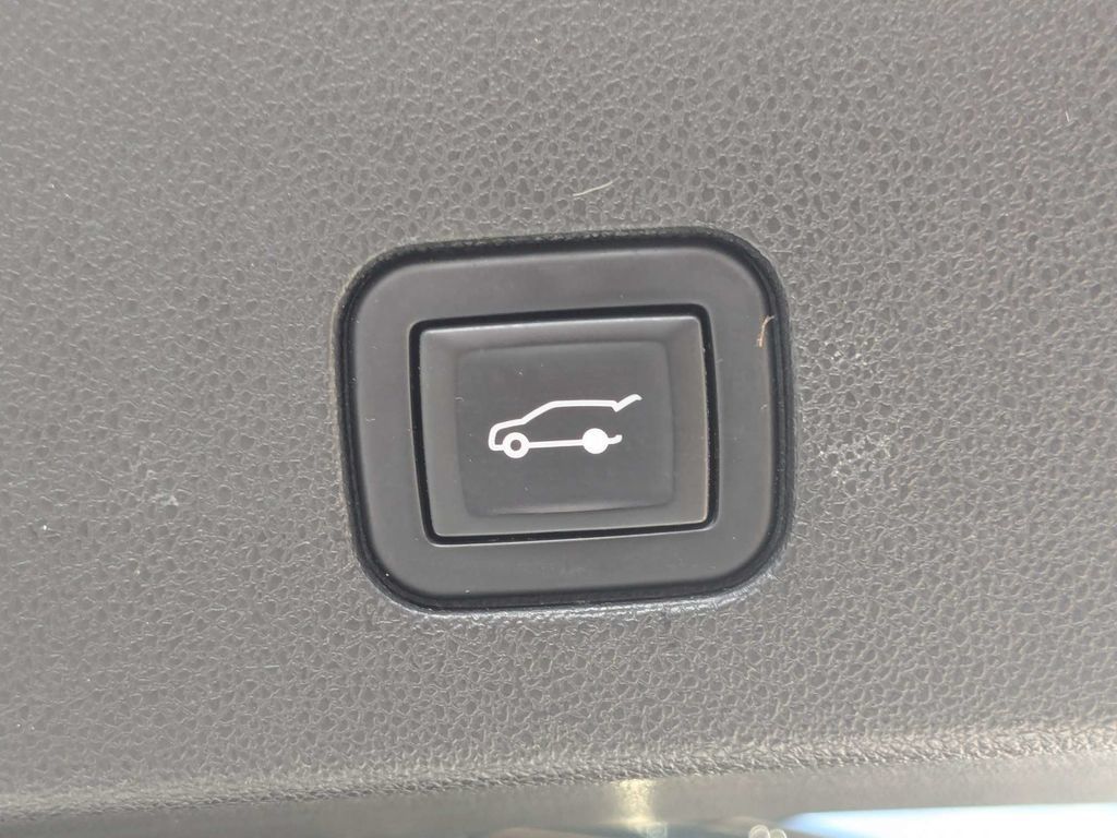 Used 2021 Cadillac XT6 Premium Luxury FWD image 18