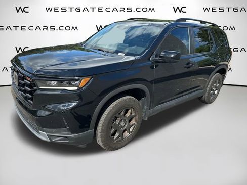 Used 2025 Honda Pilot TrailSport image 1