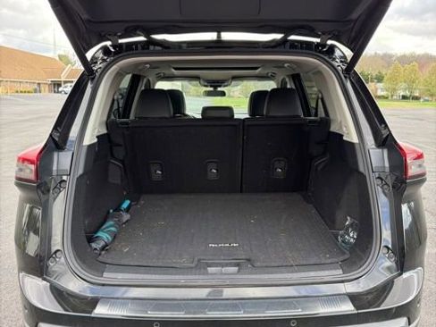 Used 2025 Nissan Rogue SV w/ SV Premium Package image 10