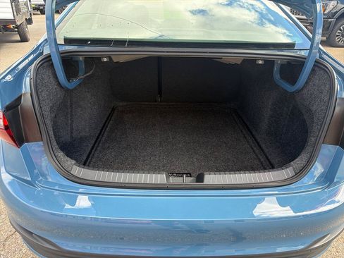Used 2025 Volkswagen Jetta SE FWD image 5