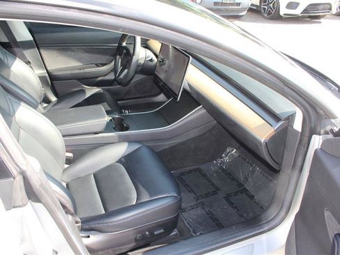 Used 2018 Tesla Model 3 RWD image 9