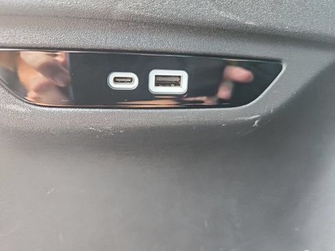 Used 2024 Chrysler Pacifica Touring-L FWD image 16