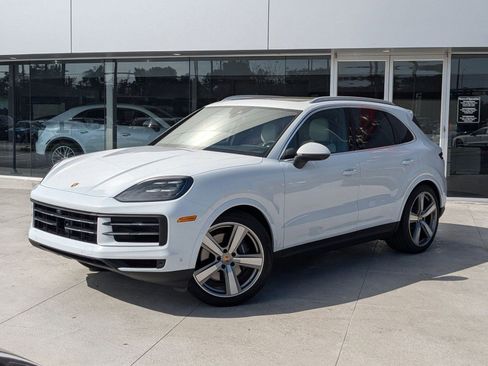 Certified 2025 Porsche Cayenne image 1