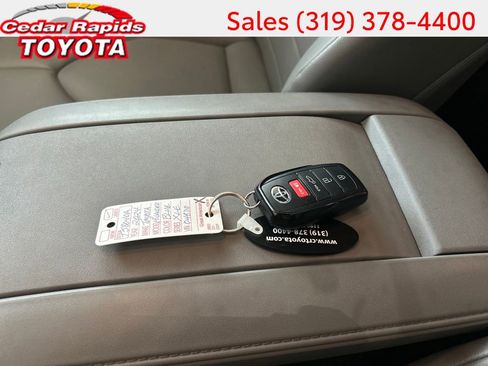 Certified 2024 Toyota Highlander XLE AWD/4WD image 27