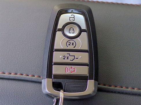 New 2025 Ford Expedition Active image 27