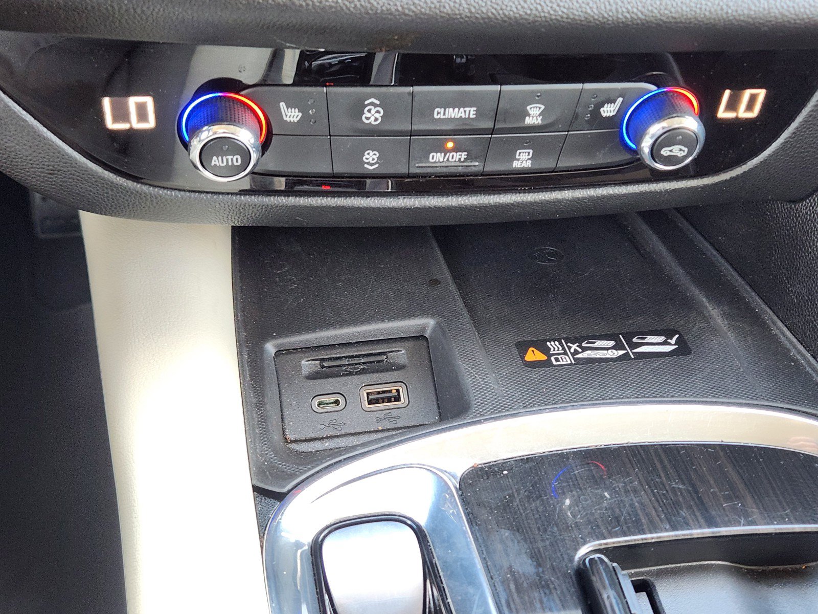 Used 2023 Buick Enclave Essence w/ Experience Buick Package FWD image 16