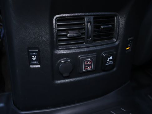 Used 2021 Nissan Titan PRO-4X w/ Pro-4x Convenience Package AWD/4WD image 26