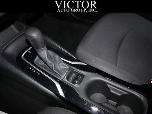 Used 2020 Toyota Corolla LE FWD image 20