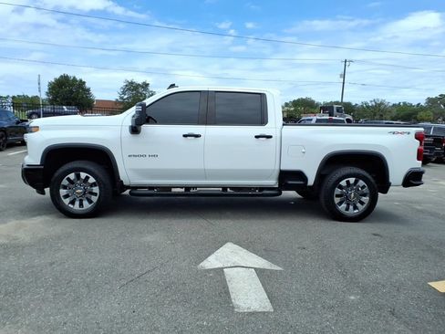 Used 2024 Chevrolet Silverado 2500 Custom w/ Custom Value Package AWD/4WD image 4