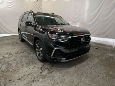 Used 2025 Honda Pilot Elite image 1