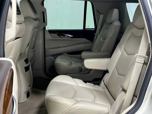 Used 2017 Cadillac Escalade Luxury AWD/4WD image 37