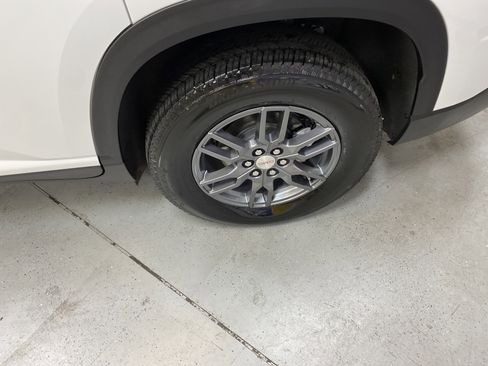 Used 2025 GMC Acadia Elevation image 12