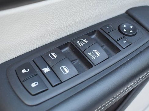 Used 2024 Chrysler Voyager LX image 15