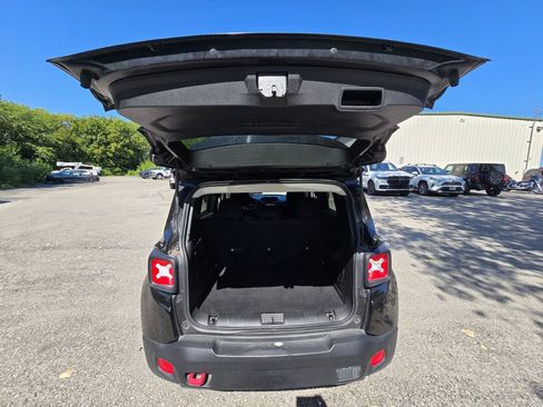 Used 2023 Jeep Renegade Trailhawk AWD/4WD image 19