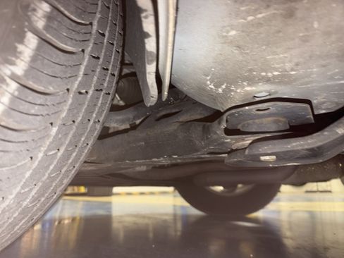 Used 2010 GMC Acadia SLE image 19