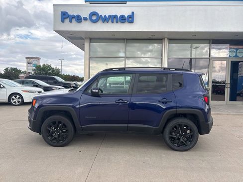 Used 2018 Jeep Renegade Altitude AWD/4WD image 8