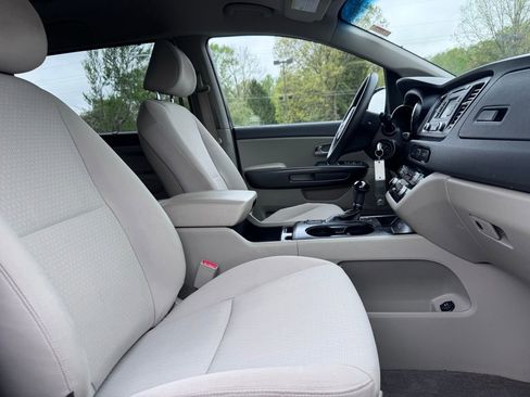 Used 2016 Kia Sedona LX w/ LX Convenience Package FWD image 16